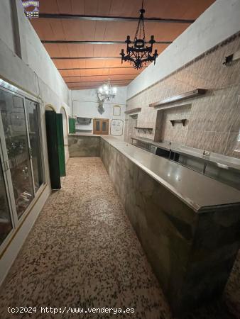 FINCA CON LOCAL EN VENTA POR LA ZONA EL ROMERAL - CADIZ