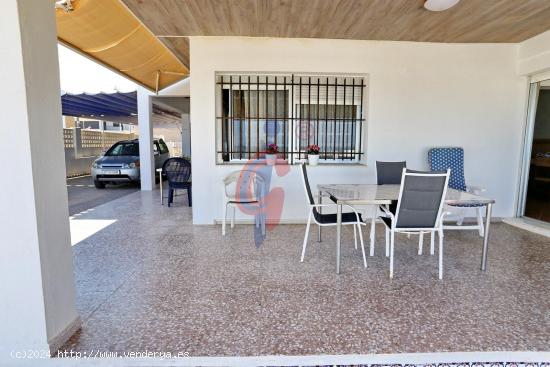 ¡Oportunidad de chalet en primera linea de playa en Guardamar del Segura! - ALICANTE