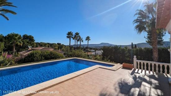 SE VENDE AMPLIA VILLA SITUADA EN LA PRECIOSA ZONA DEL MONTGO. - ALICANTE