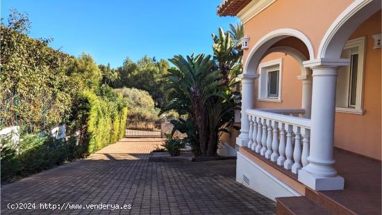 SE VENDE AMPLIA VILLA SITUADA EN LA PRECIOSA ZONA DEL MONTGO. - ALICANTE