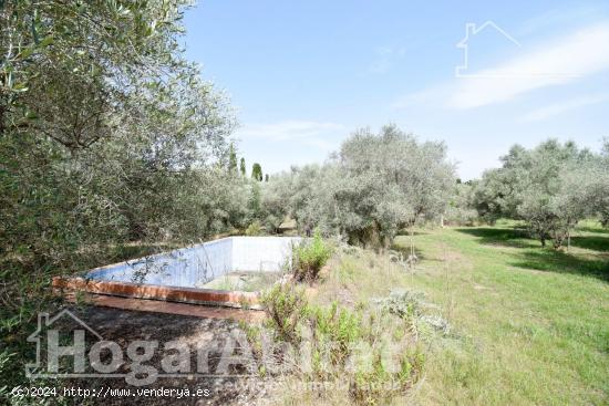 CHALET PARA REFORMAR CON PISCINA. TERRAZA Y GARAJE CERCA DE LA PLAYA - CASTELLON