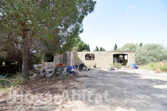 CHALET PARA REFORMAR CON PISCINA. TERRAZA Y GARAJE CERCA DE LA PLAYA - CASTELLON