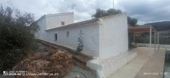 Cortijo de piedra con 20 hec de terreno - MURCIA