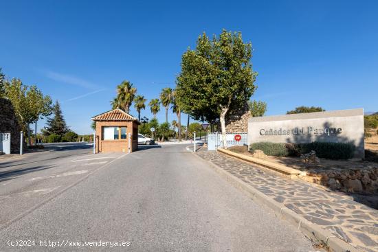 SE VENDE UN SOLAR EN URB.CAÑADAS DEL PARQUE, DILAR - GRANADA