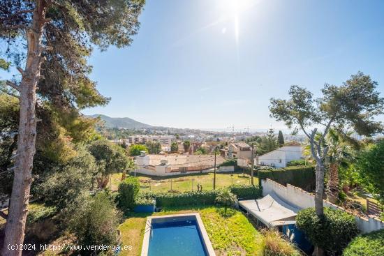 CASA CON TERRENO  EDIFICABLE EN LA ZONA DE VALLPINEDA SITGES - BARCELONA