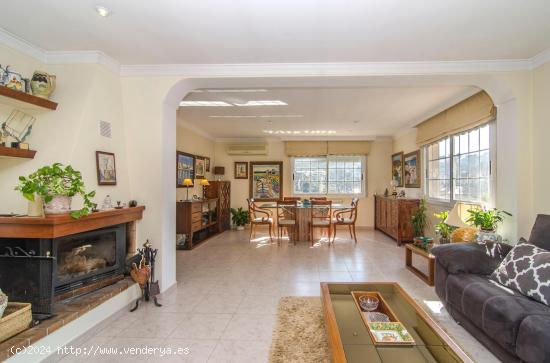 CASA FAMILIAR CON PISCINA EN VENTA.CANYELLES PUEBLO. - BARCELONA