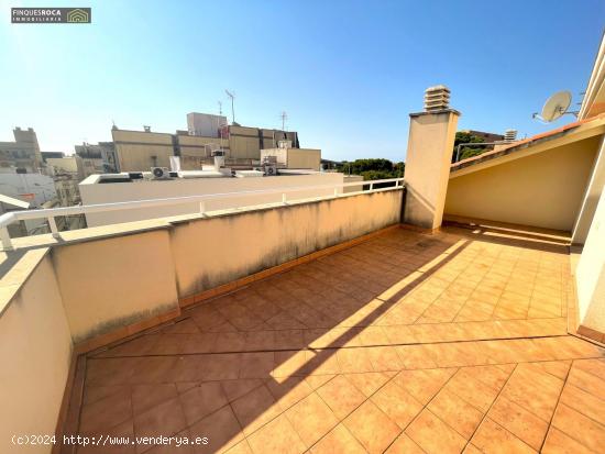 Fantastico Atico Duplex Centrico, de 3 Dormitorios Dobles, 2 Baños y soleada Terraza de 38 m2 - TAR