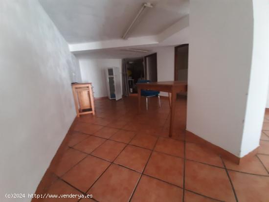 ALQUILER LOCAL COMERCIAL CON 2 PLANTAS VENTA A CONSULTAR - CACERES