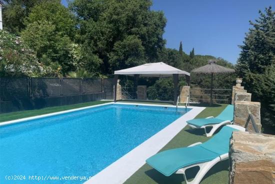 Enorme casa con piscina - CACERES