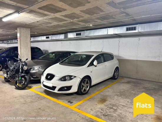  PARKING CENTRICO EN FINCA MODERNA CON ASCENSOR - BARCELONA 