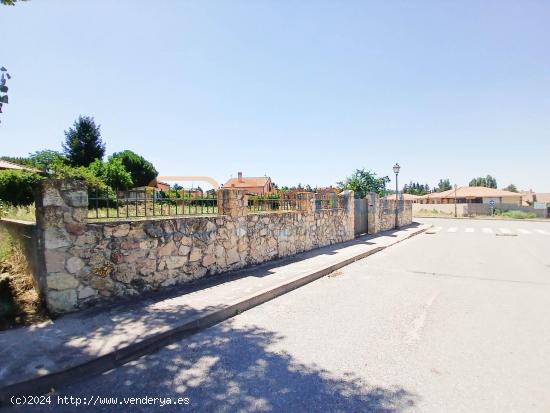 PARCELA URBANA en TORRRECABALLEROS (Segovia) DE 1.061 m² - SEGOVIA