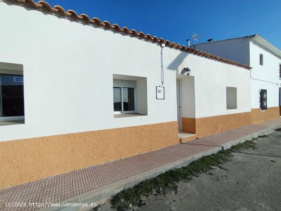  Casa de campo adosada con patio en Urcal - ALMERIA 