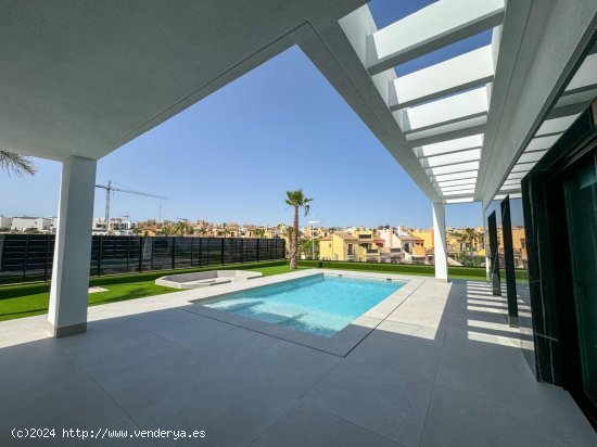 Villa en venta en Algorfa (Alicante)