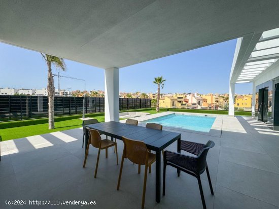 Villa en venta en Algorfa (Alicante)