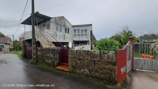 CASA, con patio y finca, lista para vivir, zona SEOANE. O CARBALLIÑO. - ORENSE