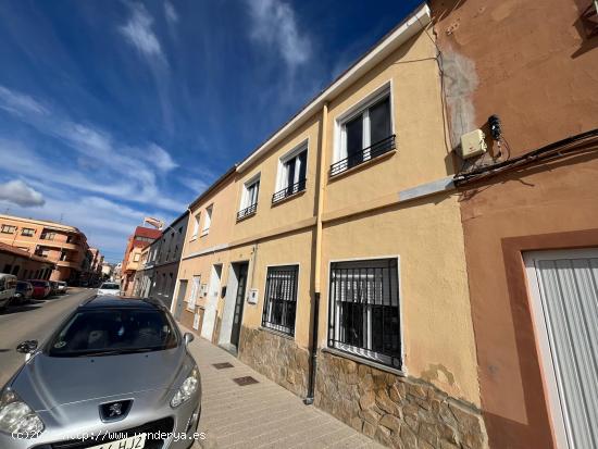 CASA CON PATIO. ZONA TRANQUILA - ALBACETE