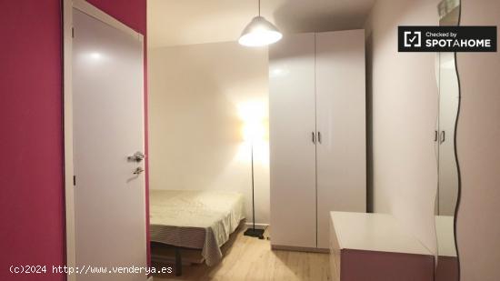 Habitación amueblada en apartamento de 7 dormitorios en Puerta del Ángel - MADRID