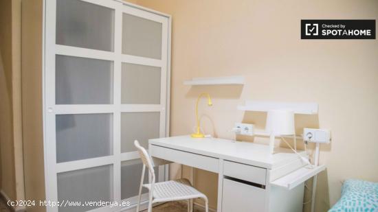 Agradable habitación en alquiler, apartamento de 5 dormitorios, El Pla del Real. - VALENCIA