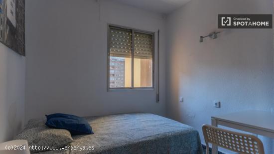 Se alquila habitación en piso compartido en Valencia - VALENCIA