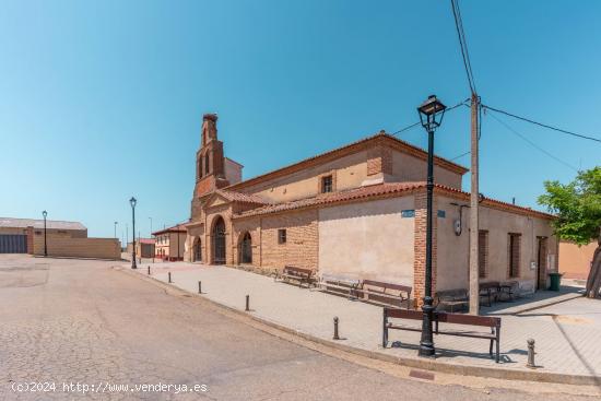 ¡Acogedora Casa Adosada en Fafilas, León! - LEON