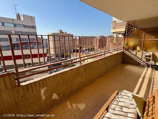 Alquiler de piso muy luminoso de cuatro habitaciones, terraza, garaje y trastero en Castellón - CAS