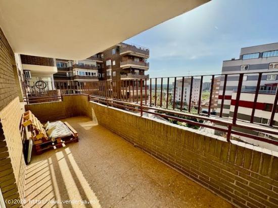 Alquiler de piso muy luminoso de cuatro habitaciones, terraza, garaje y trastero en Castellón - CAS