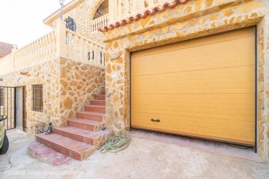 Gran chalet en la urbanización  Los Balcones Torrevieja - ALICANTE