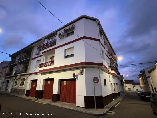 CASABANCO VENDE. PISO TRES DORMITORIOS. - CACERES