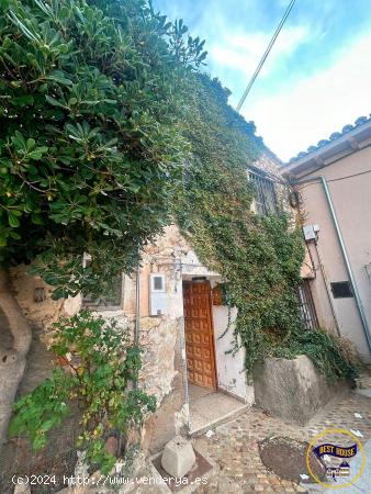 CASA EN VENTA EN EL CASCO - CUENCA