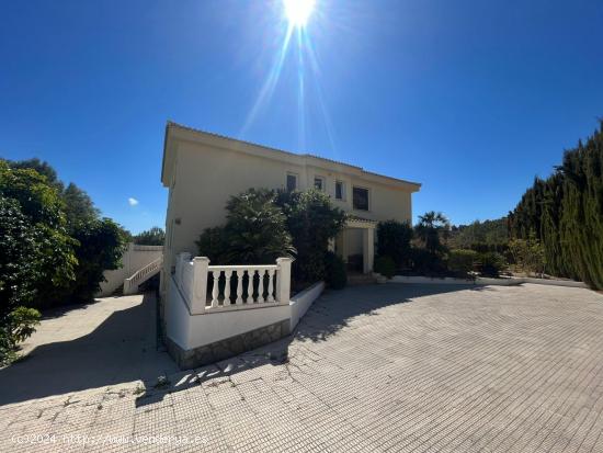 Amplia y acogedora casa en el pintoresco barrio de Altea. - ALICANTE