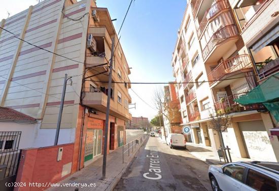 Se vende piso OKUPADO en Hospitalet de Llobregat (L') (Barcelona) - BARCELONA