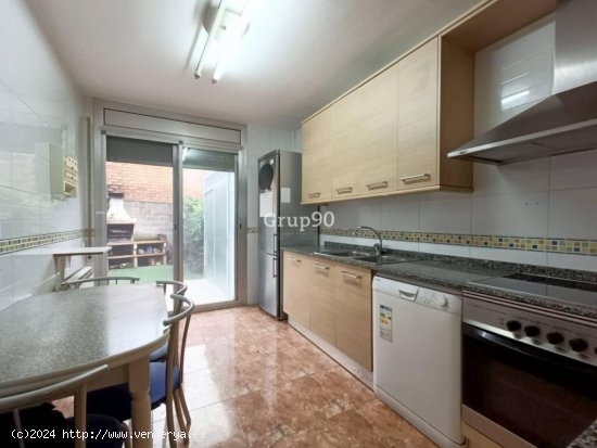 Casa en venta en Albatàrrec: amplia, luminosa y en perfecto estado para entrar a vivir.