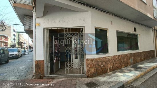 SE ALQUILA BAR EN ZONA FERIA- PILAR DE 75 METROS POR 500€