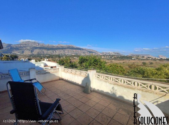 Casa adosada con amplio jardín privado en Altea.