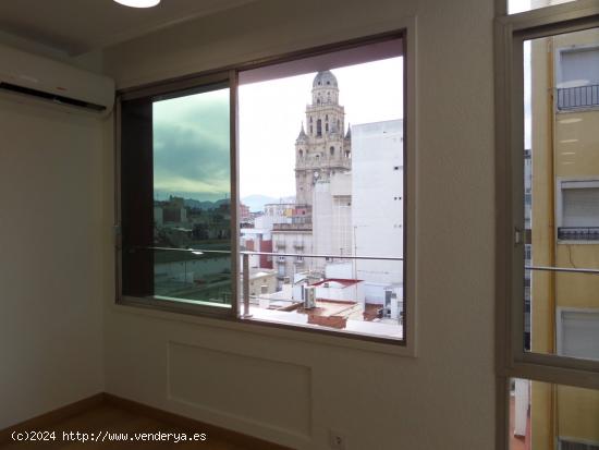  ALQUILER DE OFICINA EN EL CENTRO, JUNTO A LA CATEDRAL - MURCIA 