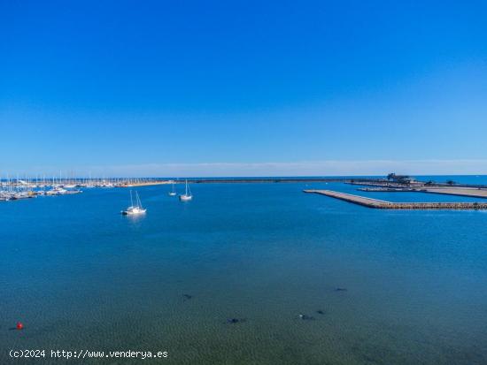 APARTAMENTO REFORMADO CON VISTAS AL MAR, PISCINA Y LICENCIA TURÍSTICA - ALICANTE