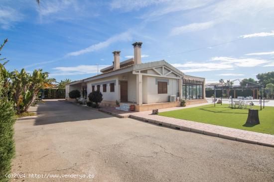 Chalet independiente de lujo en suelo urbanizable - ALICANTE