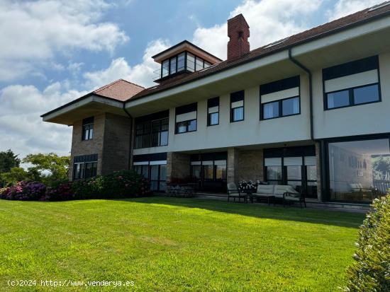 CASA CON AMPLIO TERRENO, PISCINA Y VISTAS AL MAR - CANTABRIA