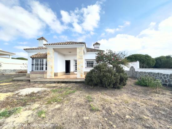 Chalet con 2.000 m2 de parcela en la Soledad - CADIZ