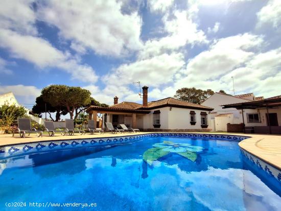 Chalet con apartamento y loft en parcela de 1.950 m2 en el Pago Melilla - CADIZ