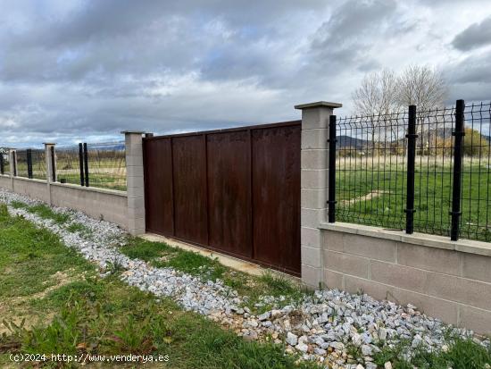 Finca rústica en Fuentes Nuevas con terreno no urbano de 2800m² - LEON