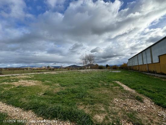 Finca rústica en Fuentes Nuevas con terreno no urbano de 2800m² - LEON