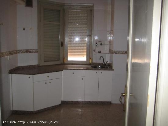 APARTAMENTO PARA REFORMAR EN FLORES DEL SIL - LEON