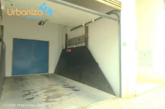 SE VENDE PLAZA DE GARAJE CON TRASTERO DE 16 M2. - BADAJOZ