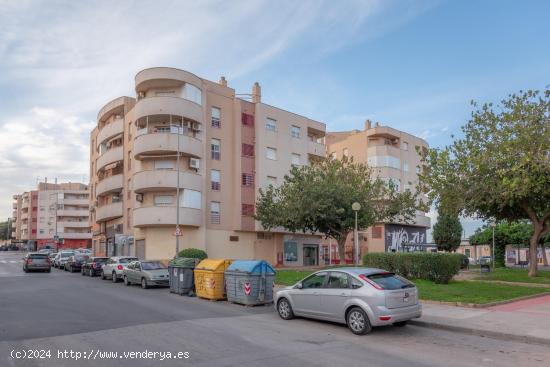 ¡Gran oportunidad en La Vaguada! Piso para reformar a un precio exclusivo - MURCIA