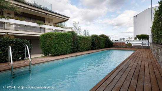  Maravillosa Planta Baja Dúplex con jardín y piscina en exclusivo Torre Vilana! - BARCELONA 