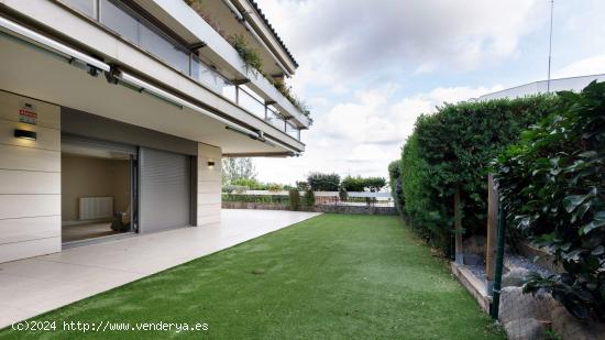 Maravillosa Planta Baja Dúplex con jardín y piscina en exclusivo Torre Vilana! - BARCELONA