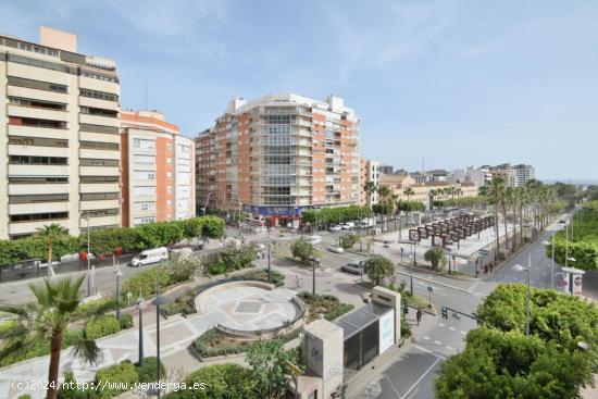 SE VENDE PLAZA DE MOTO EN LA AVENIDA FEDERICO GARCIA LORCA - ALMERIA