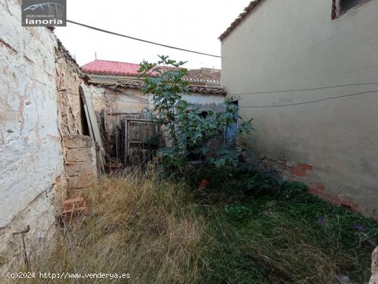 LA NORIA VENDE CASA DE 2 PLANTAS  CON 2 PATIOS (UNO DE ELLOS DE 55m) PARA REFORMAR EN POZO CAÑADA -