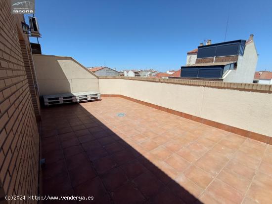 LA NORIA VENDE ATICO CON TERRAZA DE 30m, 2 DORMITORIOS Y TRASTERO EN ZONA SAN PABLO. - ALBACETE